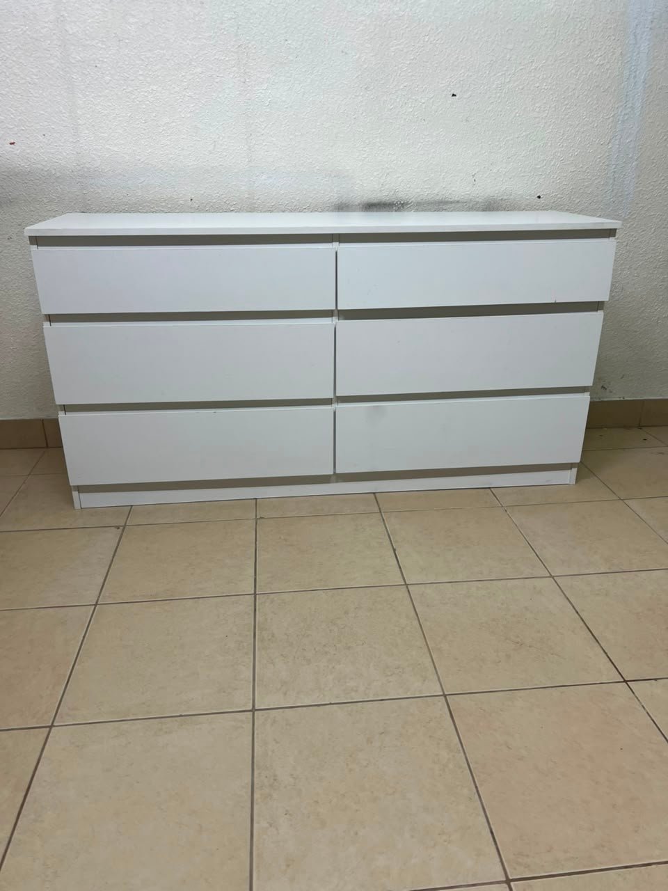 Modern White 6-Drawer Dresser / Chest – Wide Minimalist Storage Cabinet with Handleless Recessed Drawers & Plinth Base