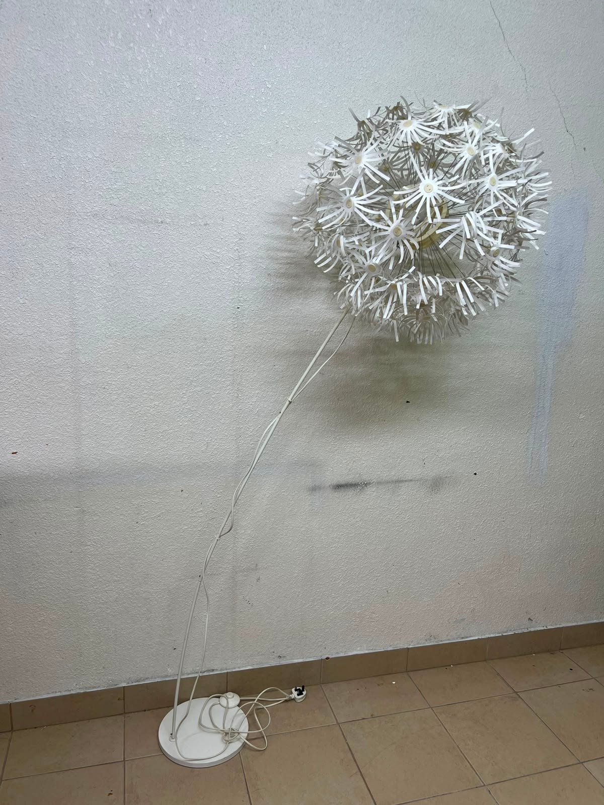 Scandinavian White Dandelion Floral Floor Lamp – IKEA PS MASKROS Style with Petals, Metal Stem & Round Base - Image 5
