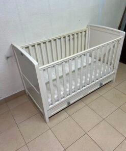 Classic White Wooden Baby Cot / Crib with Under-Bed Storage Drawer & Mattress – Slatted Side Panels with Grey Round Knobs - Image 9