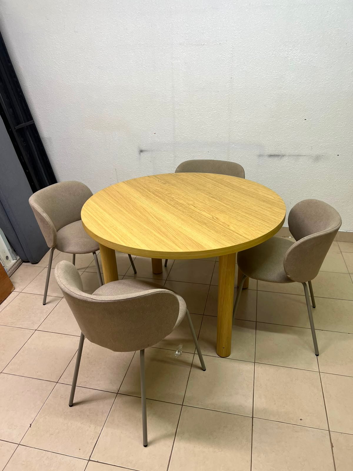 5-Piece Modern Scandinavian Dining Set – Round Light Oak Table with Chunky Legs & 4 Taupe/Grey Upholstered Chairs with Metal Legs