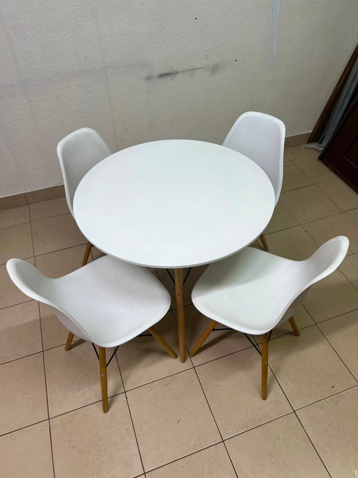 Modern 5-Piece White Dining Set – Round Table with Wood Legs & 4 Mid-Century Molded Chairs with Wood Dowel Legs & Black Metal Eiffel Cross-Bracing