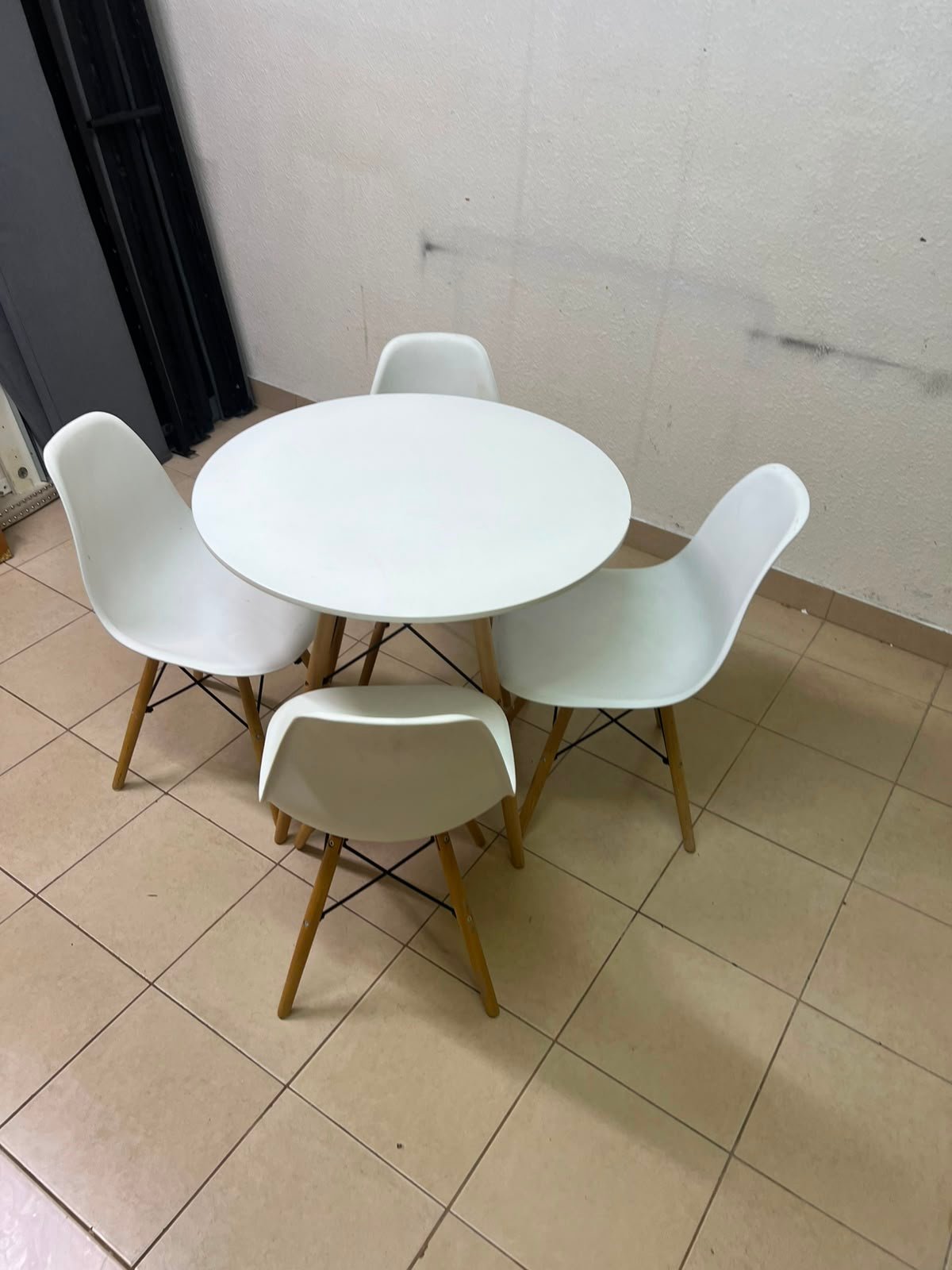 Modern 5-Piece White Dining Set – Round Table with Wood Legs & 4 Mid-Century Molded Chairs with Wood Dowel Legs & Black Metal Eiffel Cross-Bracing - Image 6