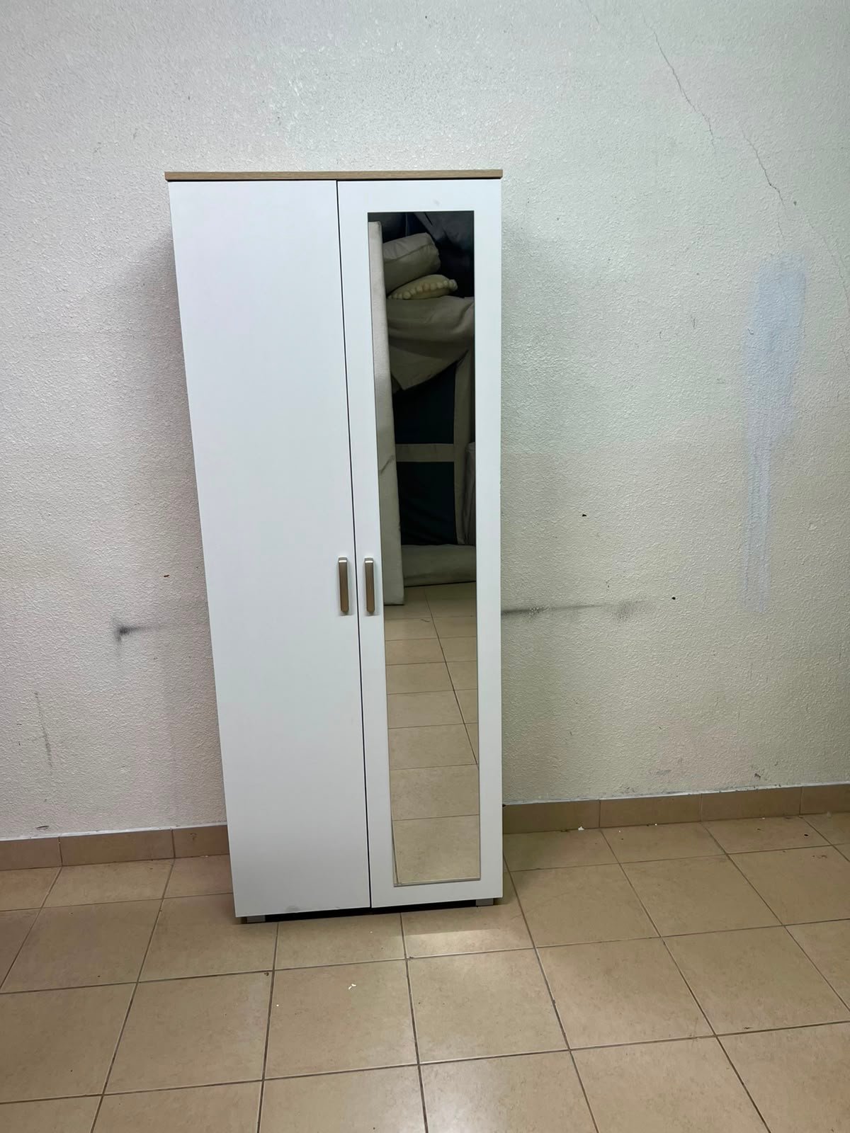 Modern White 2-Door Wardrobe with Full-Length Mirror & Light Wood Top – Tall Bedroom Armoire with Vertical Silver Handles & Black Legs