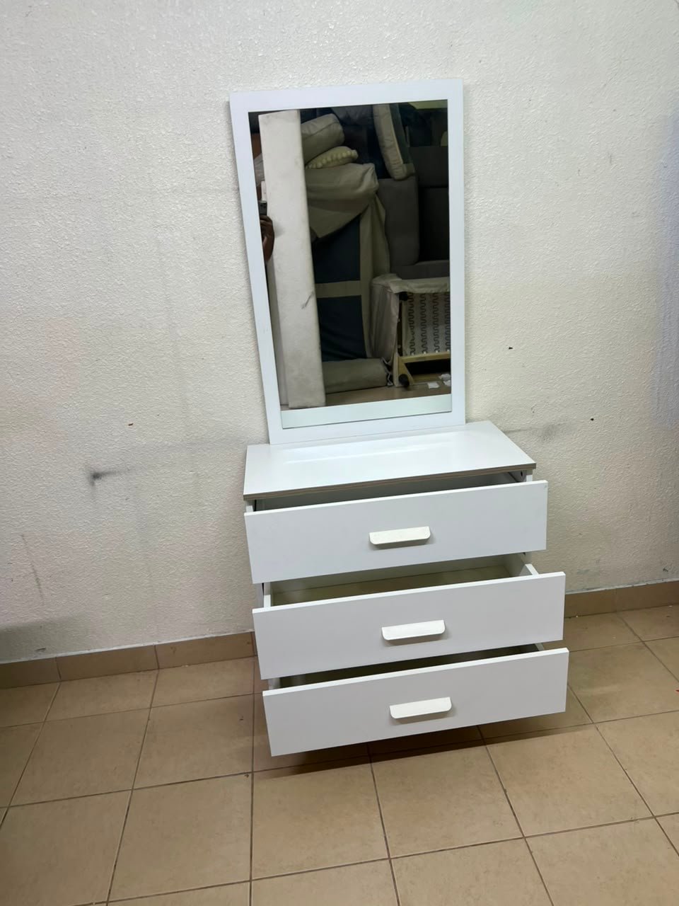 Modern White Vanity Dressing Table with Large Rectangular Mirror & 3 Drawers – Minimalist Makeup Station with Sleek Horizontal Handles & Angled Metal Legs - Image 5