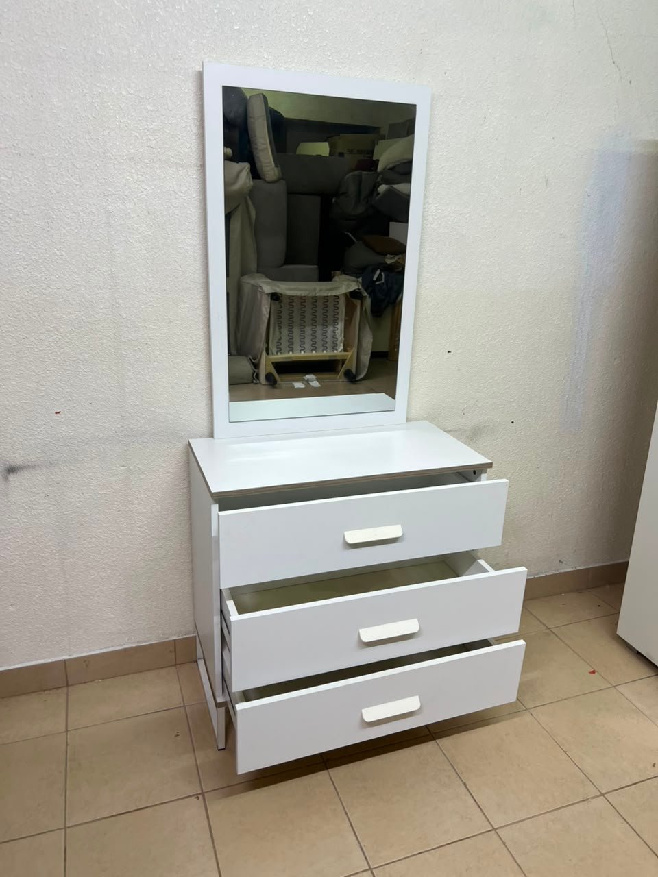 Modern White Vanity Dressing Table with Large Rectangular Mirror & 3 Drawers – Minimalist Makeup Station with Sleek Horizontal Handles & Angled Metal Legs - Image 8