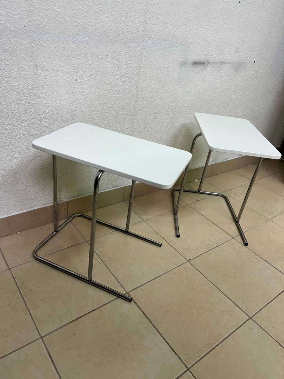 Set of 2 Modern White C-Table / Laptop Side Tables – Compact End Tables with Chrome Tubular Metal Frames for Living Room, Bedroom & Home Office - Image 6