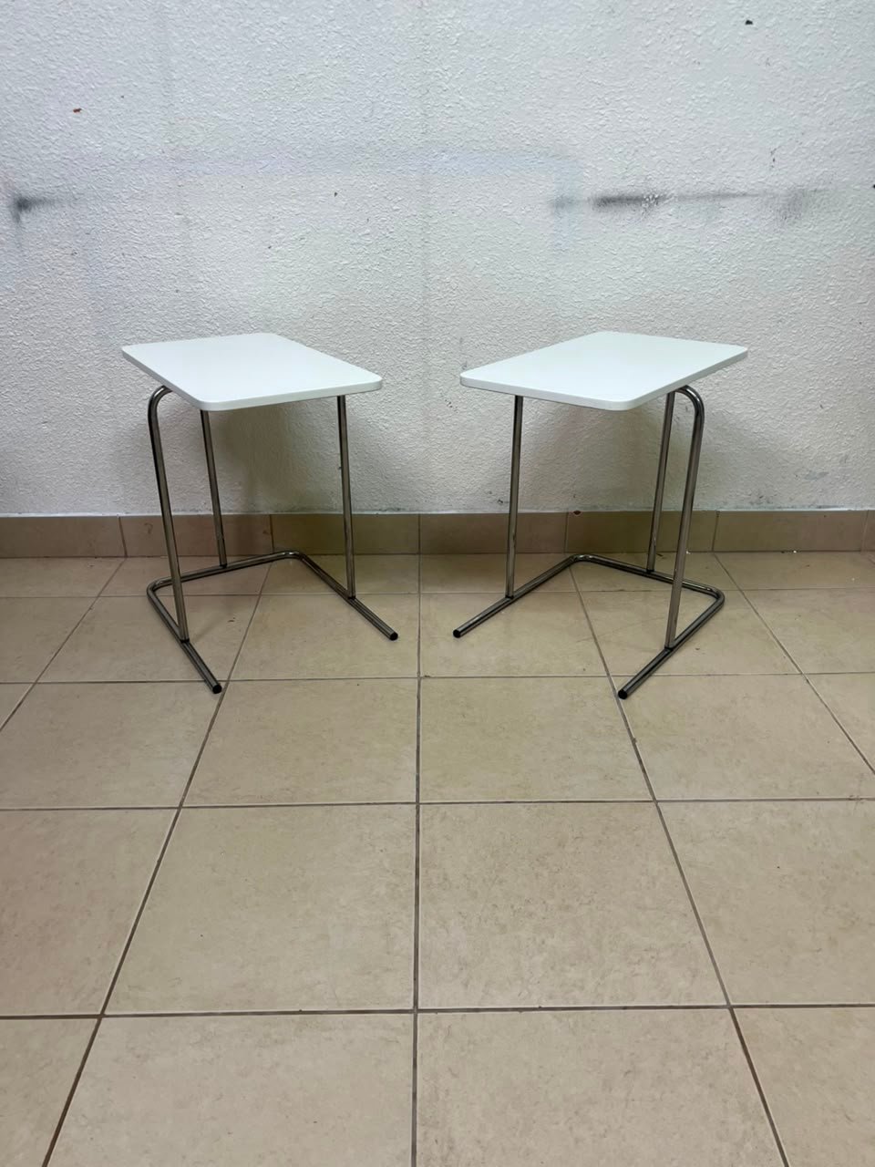 Set of 2 Modern White C-Table / Laptop Side Tables – Compact End Tables with Chrome Tubular Metal Frames for Living Room, Bedroom & Home Office - Image 7