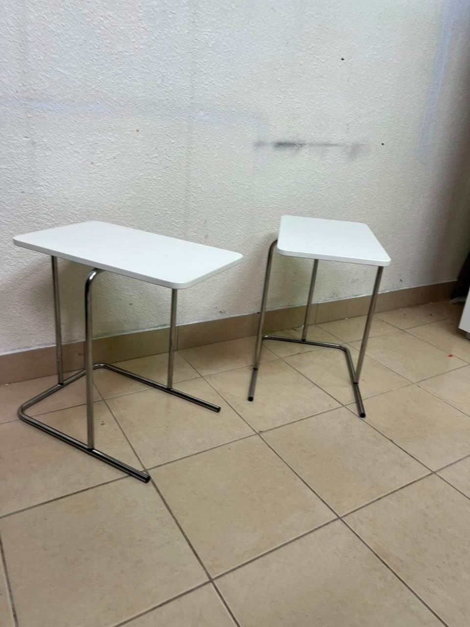 Set of 2 Modern White C-Table / Laptop Side Tables – Compact End Tables with Chrome Tubular Metal Frames for Living Room, Bedroom & Home Office - Image 8