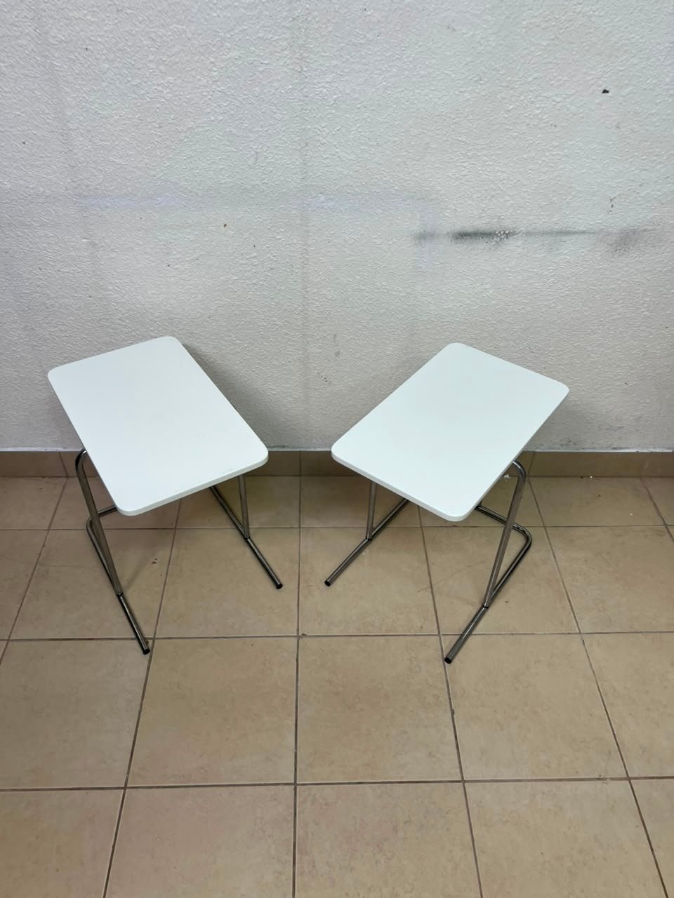 Set of 2 Modern White C-Table / Laptop Side Tables – Compact End Tables with Chrome Tubular Metal Frames for Living Room, Bedroom & Home Office - Image 10