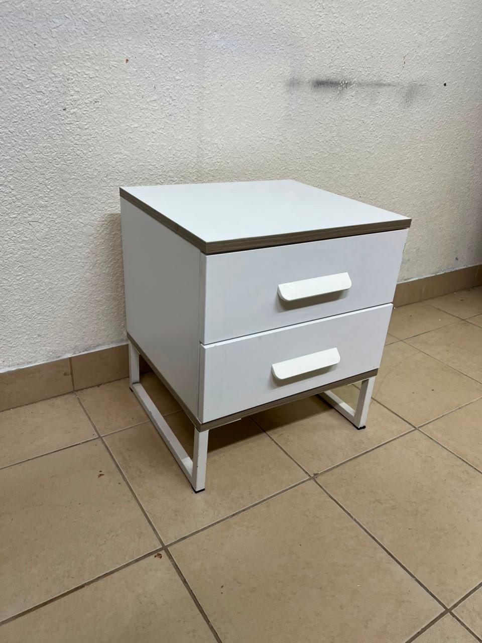 Modern White 2-Drawer Nightstand with Grey Wood-Grain Accents – Bedside Table with Chunky White Handles & Angled Metal Legs - Image 6