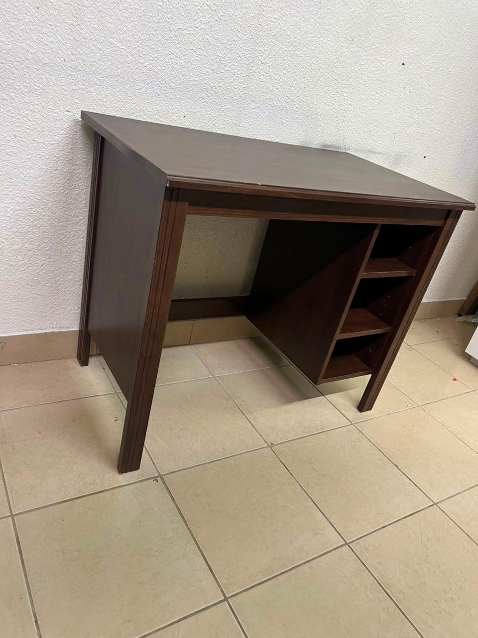 Compact Dark Brown Wooden Writing Desk / Study Table with Attached 3-Tier Side Bookshelf – Space-Saving Home Office Workstation with Storage Shelves - Image 4