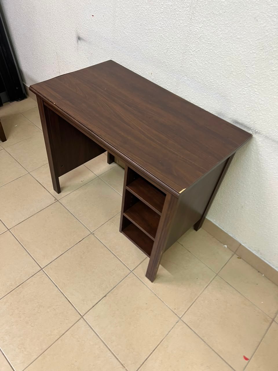 Compact Dark Brown Wooden Writing Desk / Study Table with Attached 3-Tier Side Bookshelf – Space-Saving Home Office Workstation with Storage Shelves - Image 7