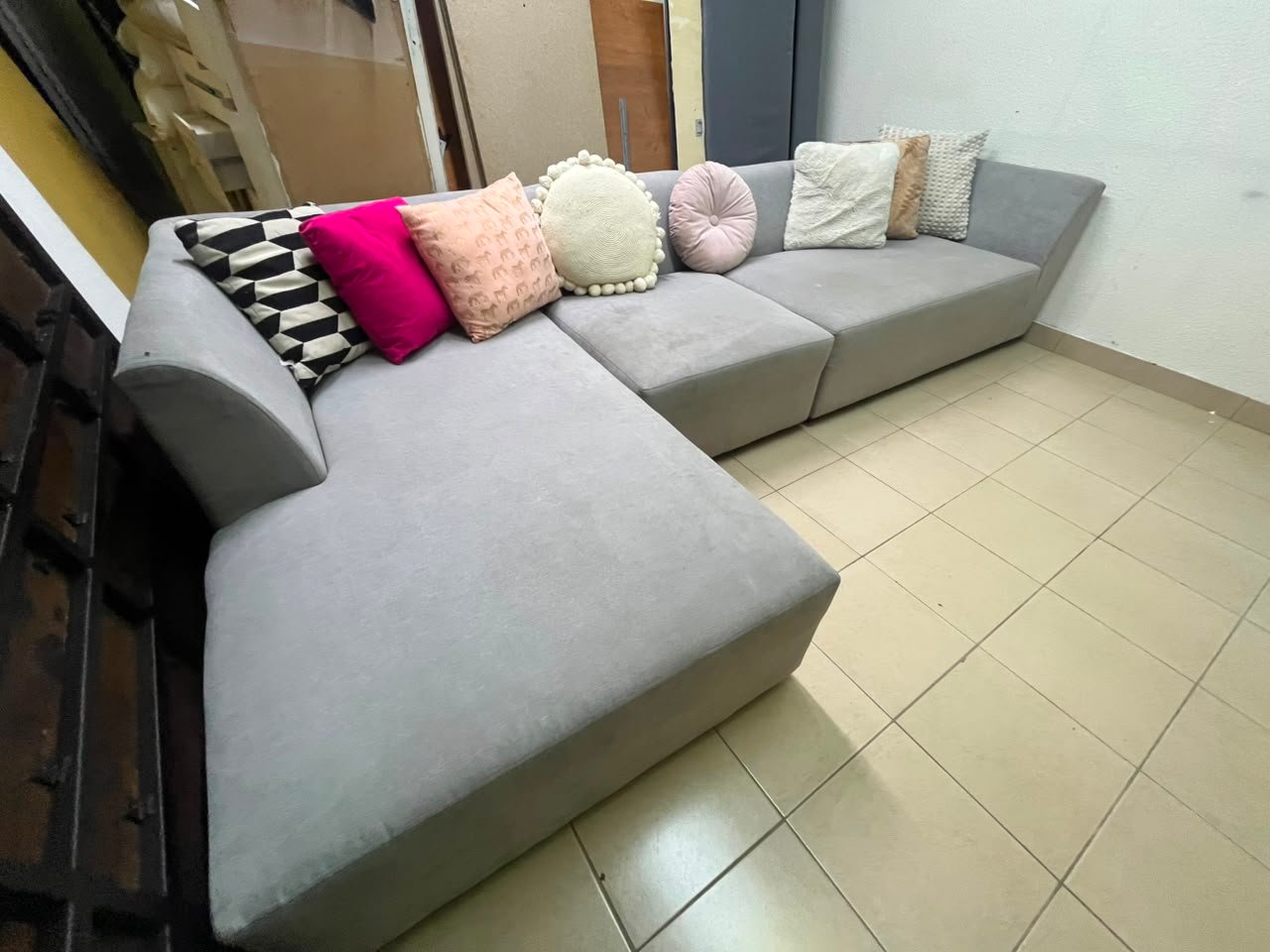 Modern Grey Modular L-Shaped Sectional Sofa – Fabric Couch with Chaise Lounge, Deep Seating & Clean Minimalist Lines