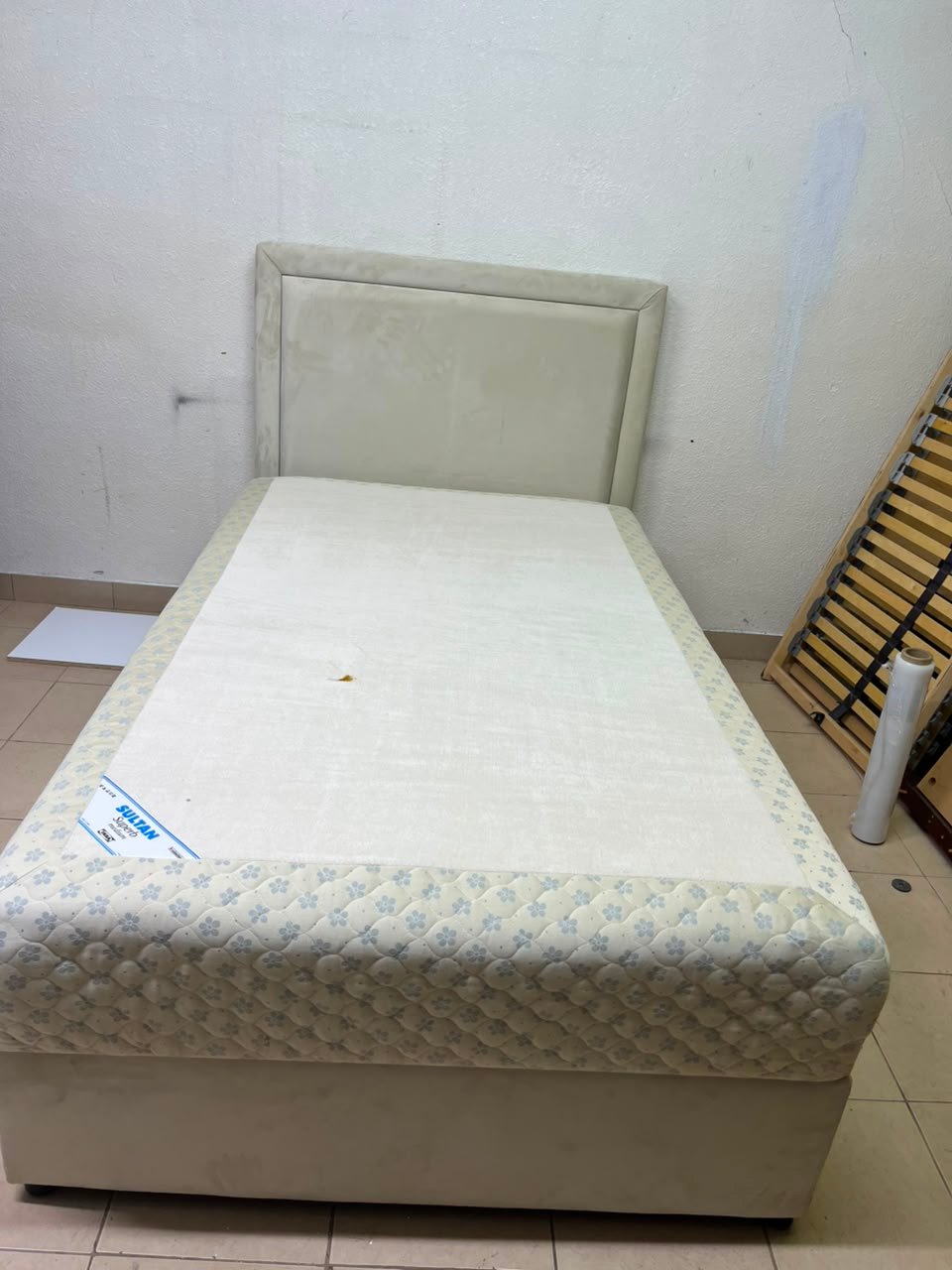 Classic Single Bed Frame with Cream Upholstered Headboard & Floral Quilted Mattress – Solid Bedroom Set with Divan Base - Image 3