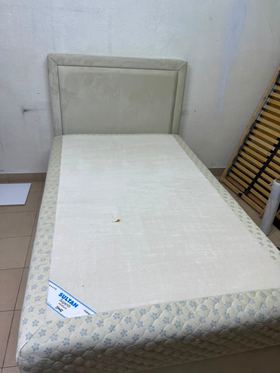 Classic Single Bed Frame with Cream Upholstered Headboard & Floral Quilted Mattress – Solid Bedroom Set with Divan Base - Image 5