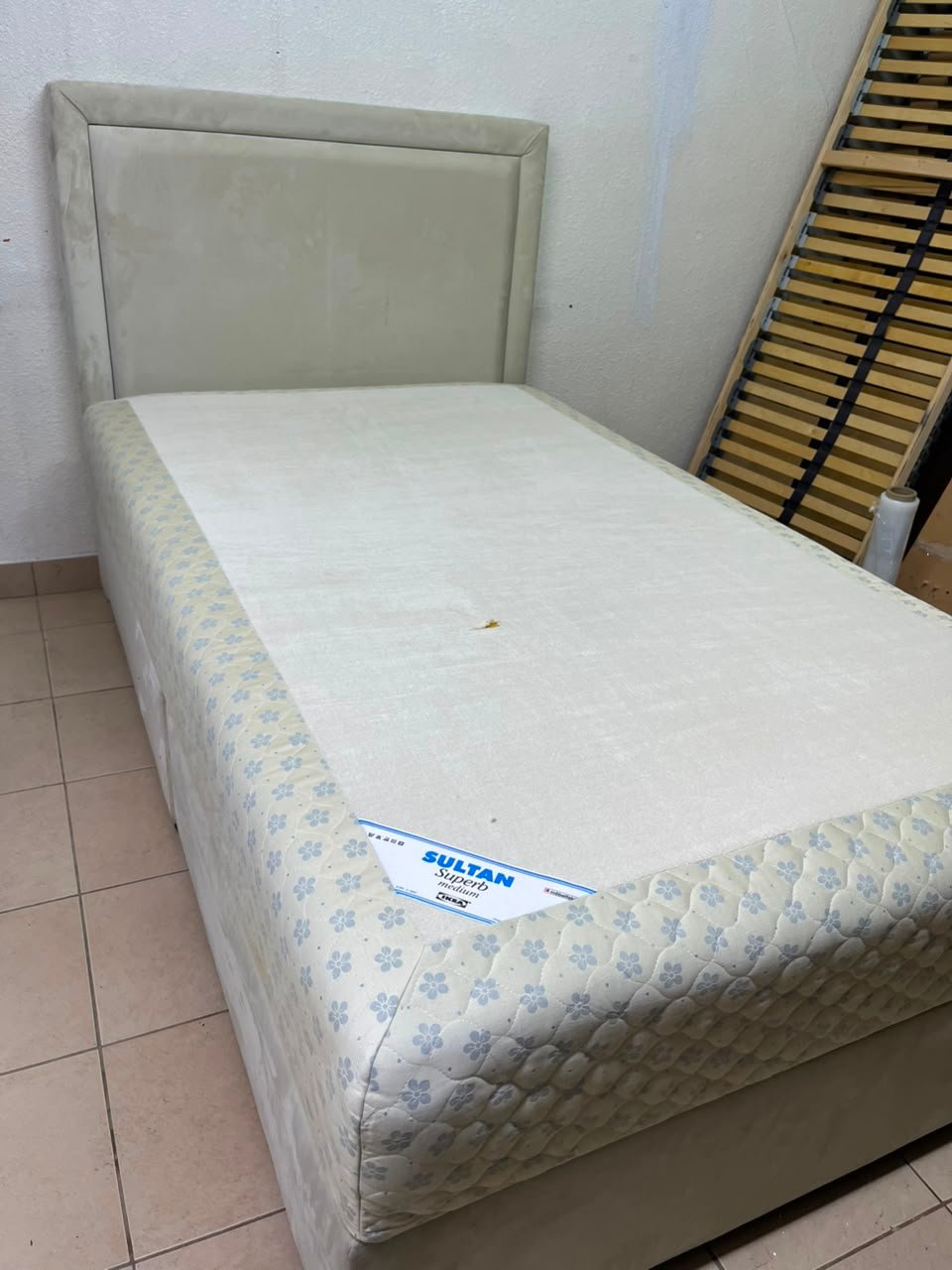 Classic Single Bed Frame with Cream Upholstered Headboard & Floral Quilted Mattress – Solid Bedroom Set with Divan Base - Image 7