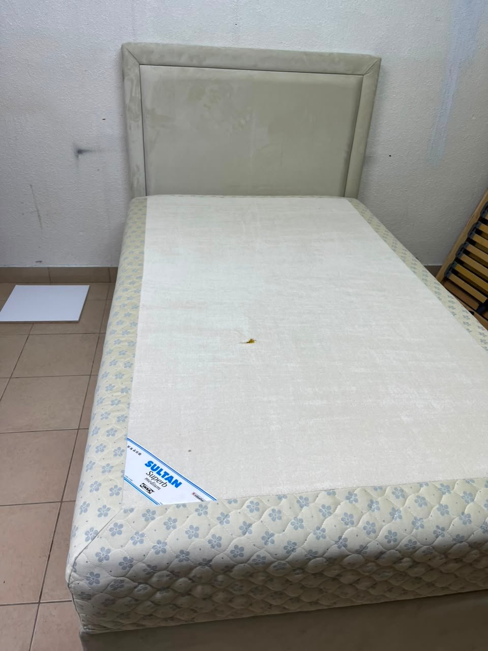 Classic Single Bed Frame with Cream Upholstered Headboard & Floral Quilted Mattress – Solid Bedroom Set with Divan Base