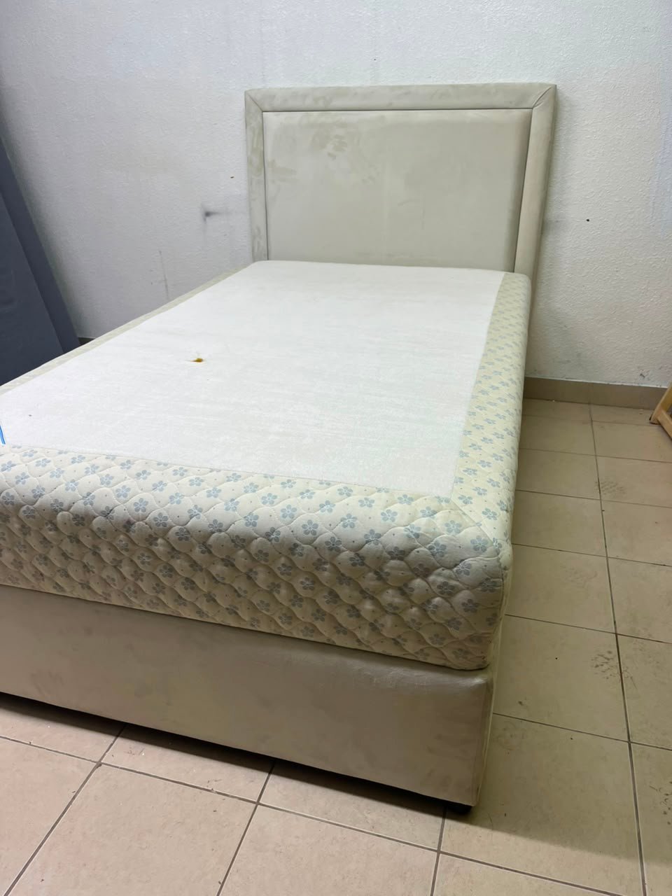 Classic Single Bed Frame with Cream Upholstered Headboard & Floral Quilted Mattress – Solid Bedroom Set with Divan Base - Image 11