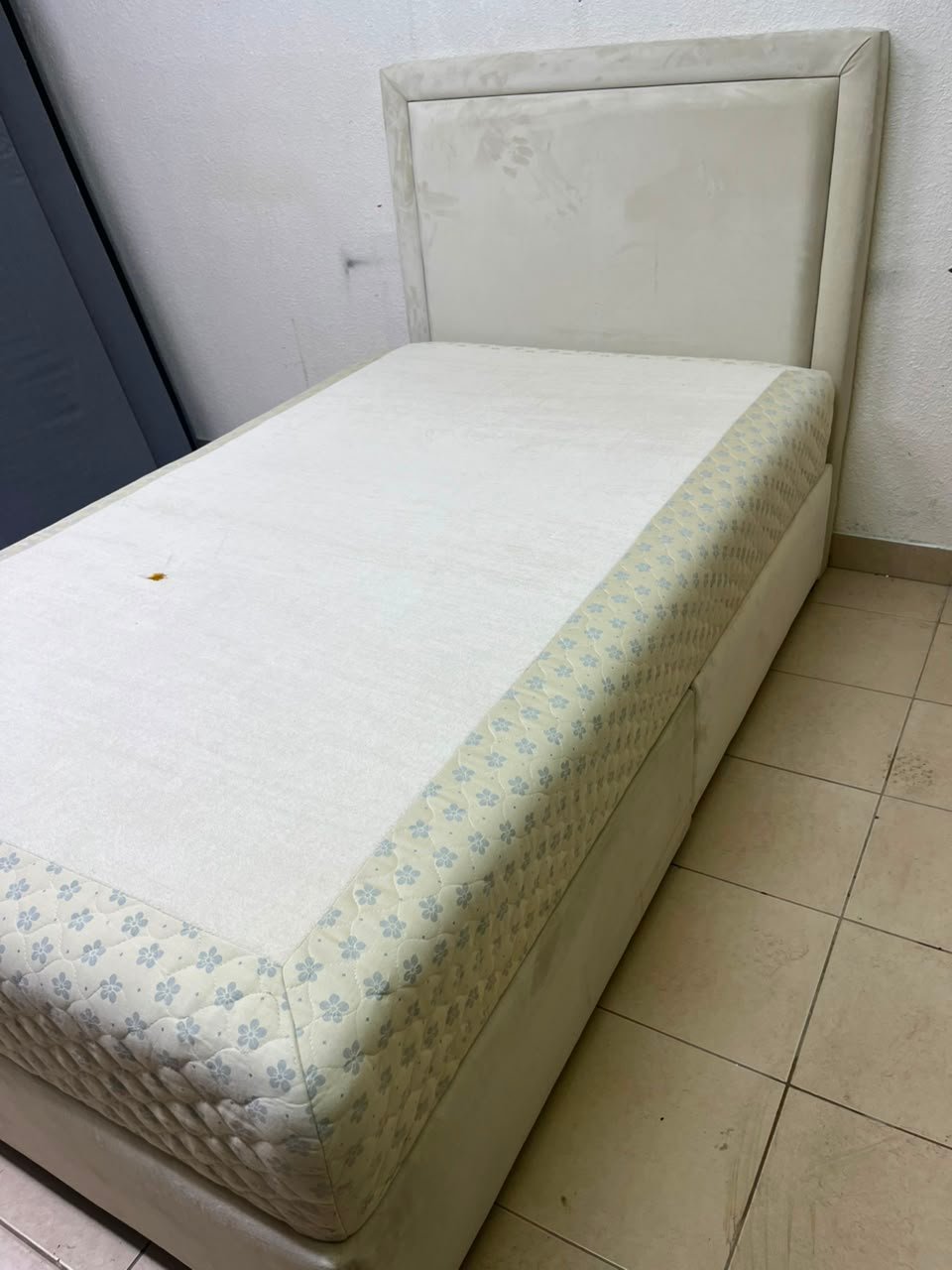 Classic Single Bed Frame with Cream Upholstered Headboard & Floral Quilted Mattress – Solid Bedroom Set with Divan Base - Image 12