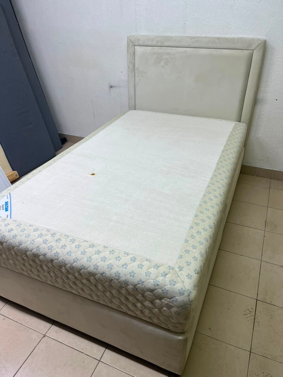 Classic Single Bed Frame with Cream Upholstered Headboard & Floral Quilted Mattress – Solid Bedroom Set with Divan Base - Image 13