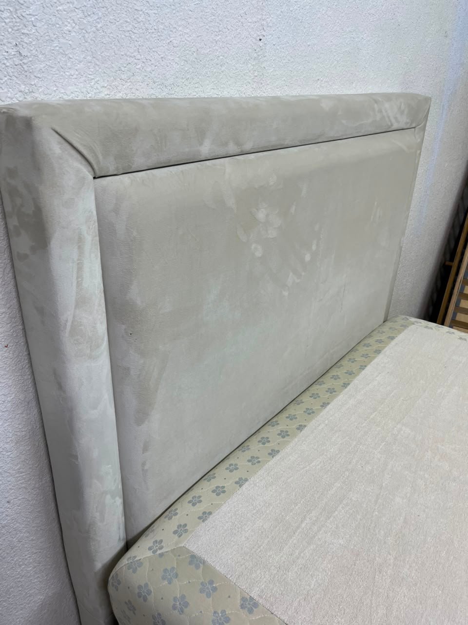 Classic Single Bed Frame with Cream Upholstered Headboard & Floral Quilted Mattress – Solid Bedroom Set with Divan Base - Image 17