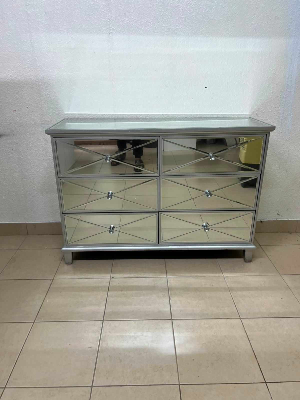 Modern Mirrored 6-Drawer Chest / Dresser – Luxurious Silver Glass Storage Cabinet with Faux Diamond Pulls & Glass Top