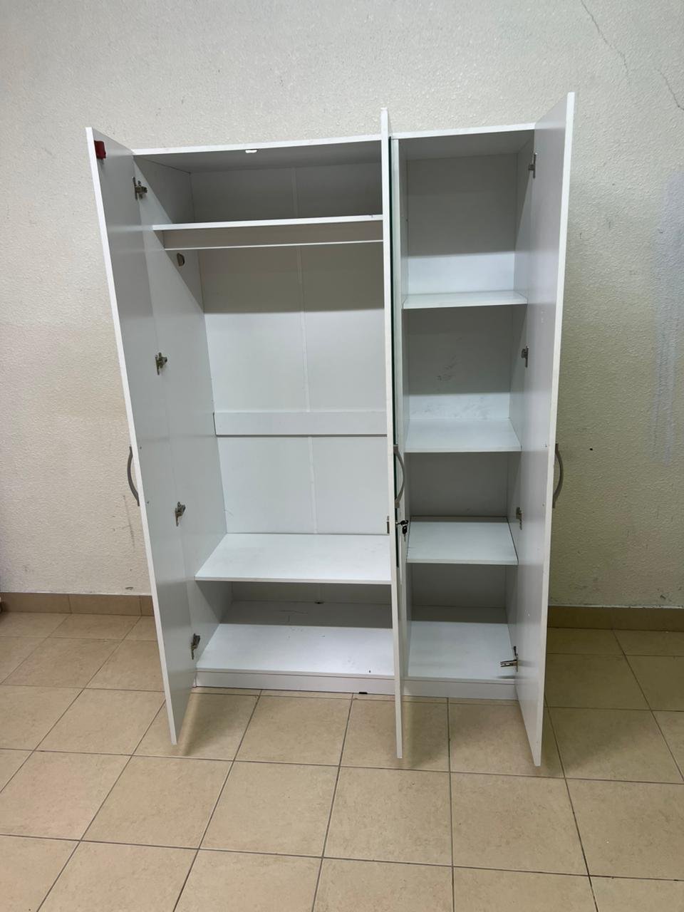 This is a white three-door wardrobe with a mirror in the middle, which looks similar to the "Kulltorp" model from Home Box. - Image 10