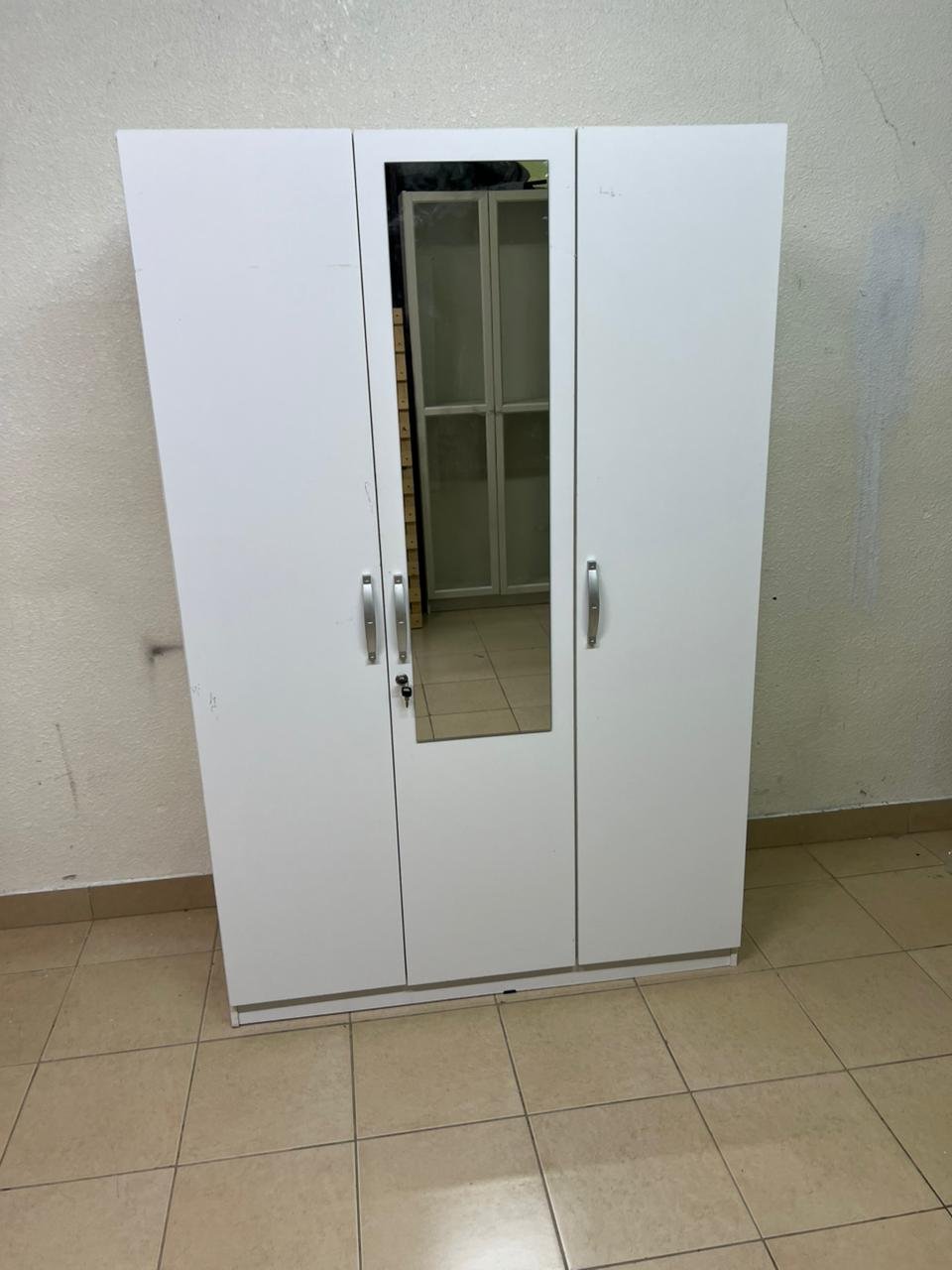 This is a white three-door wardrobe with a mirror in the middle, which looks similar to the "Kulltorp" model from Home Box. - Image 13