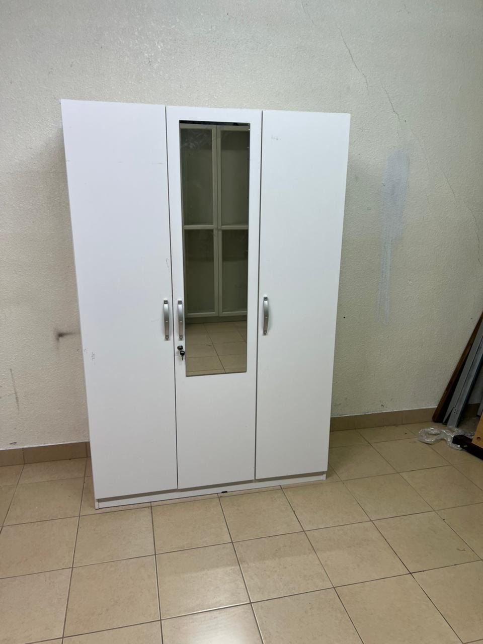 This is a white three-door wardrobe with a mirror in the middle, which looks similar to the "Kulltorp" model from Home Box. - Image 6