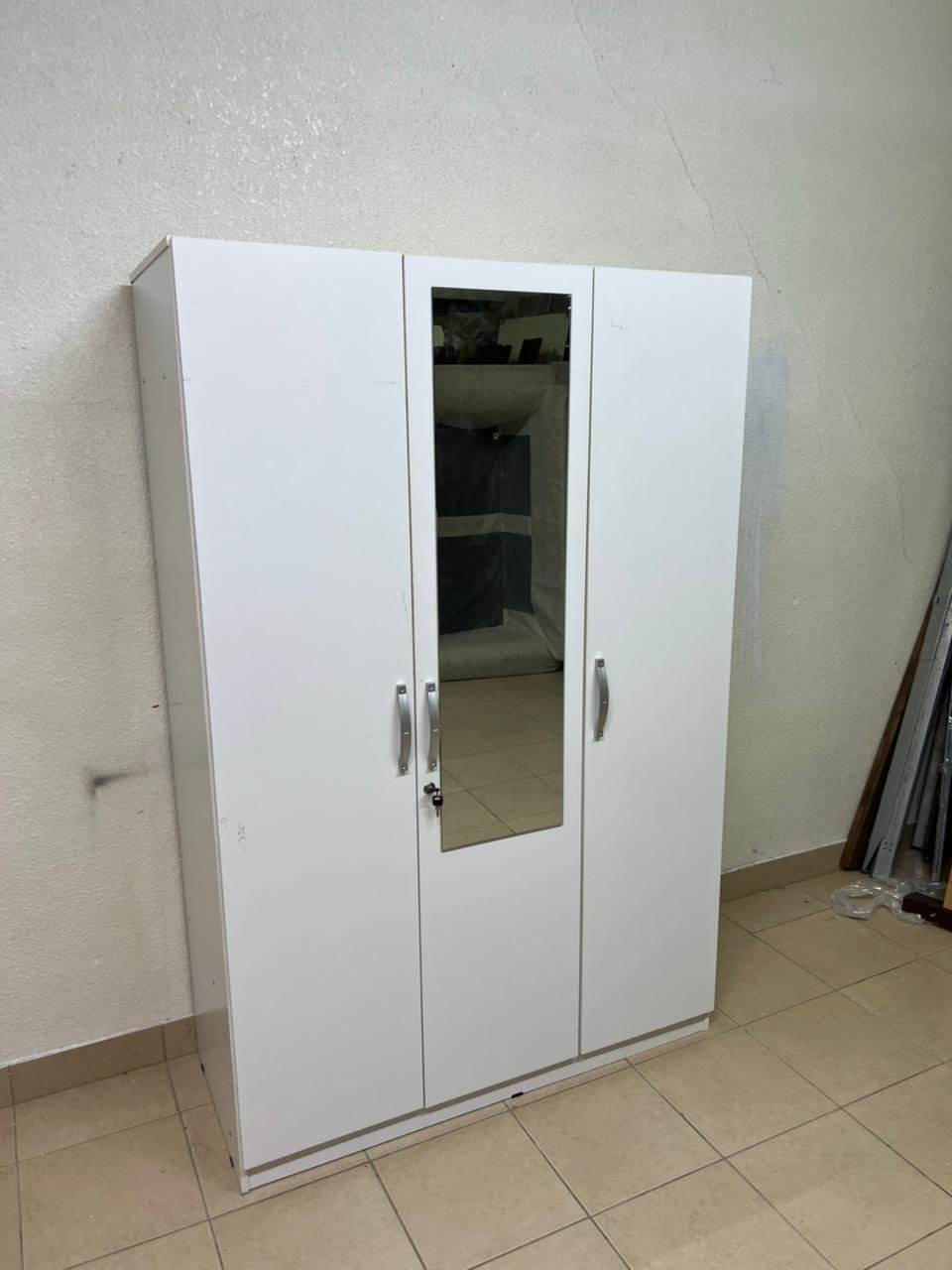 This is a white three-door wardrobe with a mirror in the middle, which looks similar to the "Kulltorp" model from Home Box. - Image 5