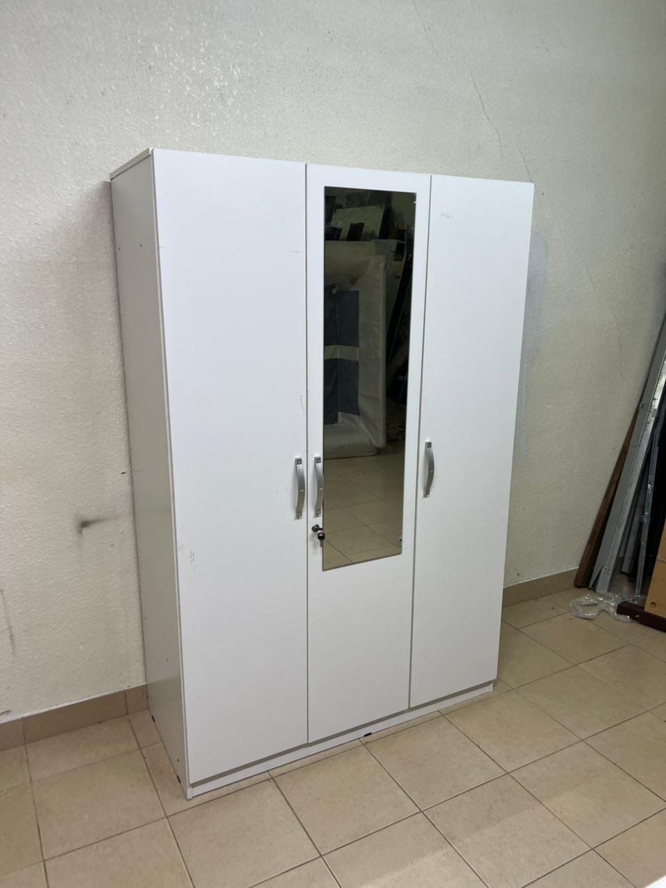 This is a white three-door wardrobe with a mirror in the middle, which looks similar to the "Kulltorp" model from Home Box. - Image 2
