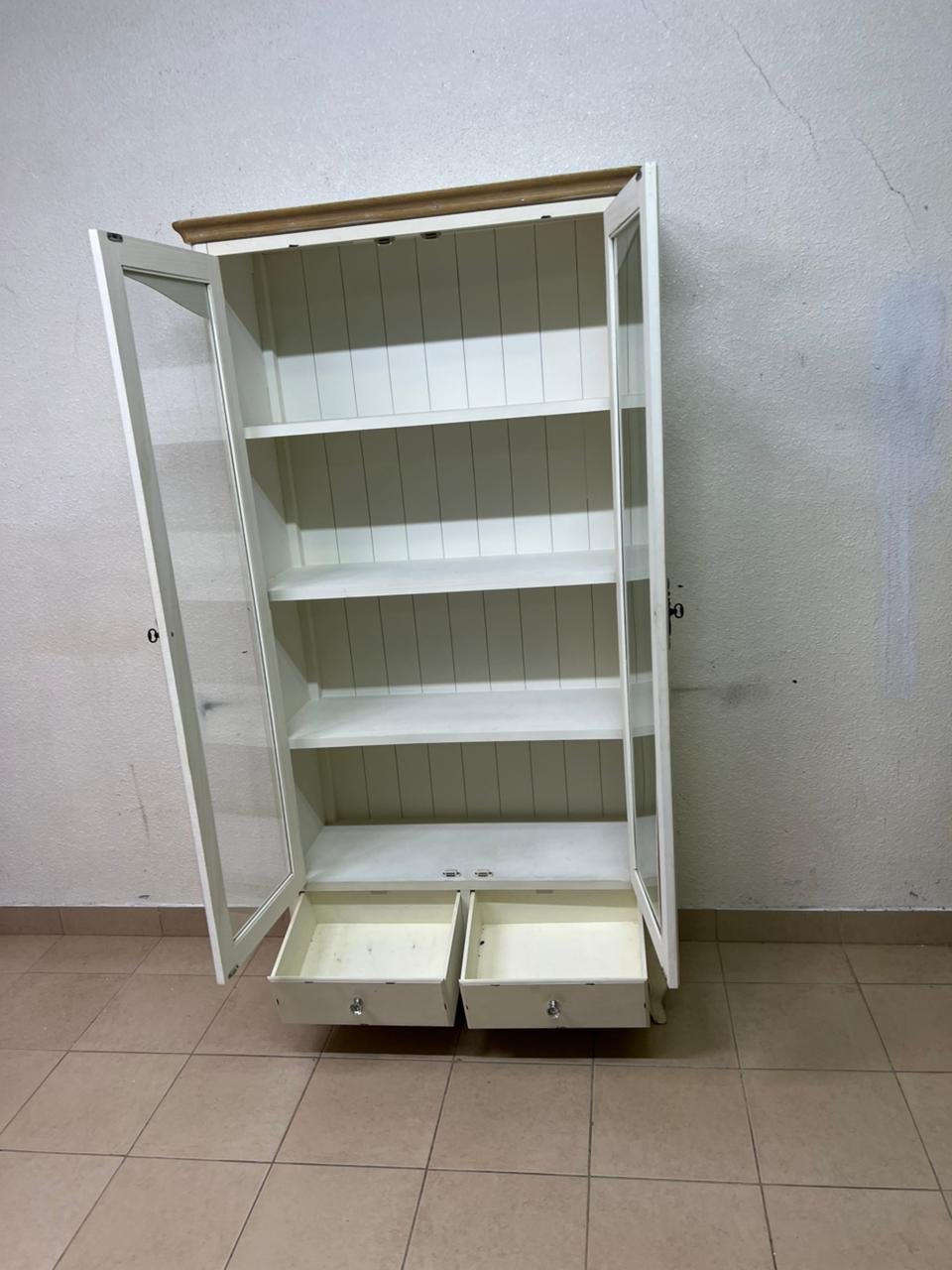 An antique-style display cabinet (vitrine) with two glass doors and an ivory frame with a wooden top. - Image 3