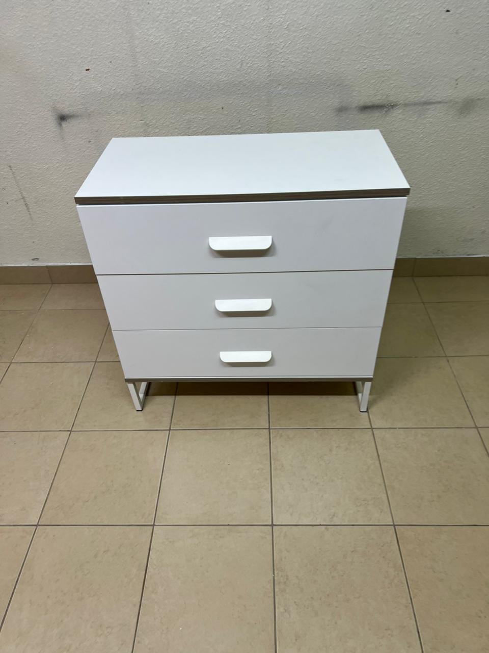 White chest of drawers with three drawers and metal legs with a connected frame. - Image 9