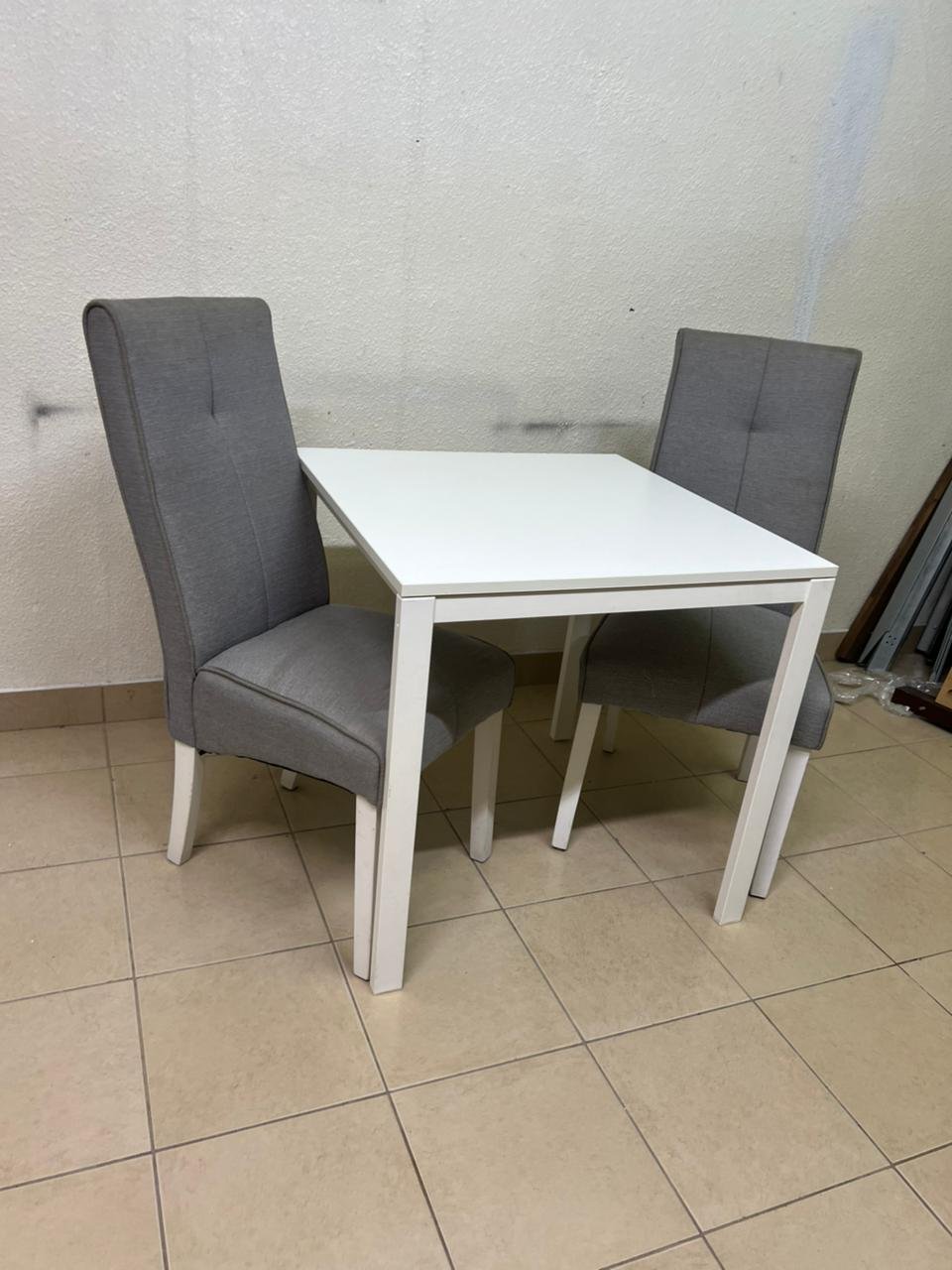 A square white dining table with two chairs - Image 7