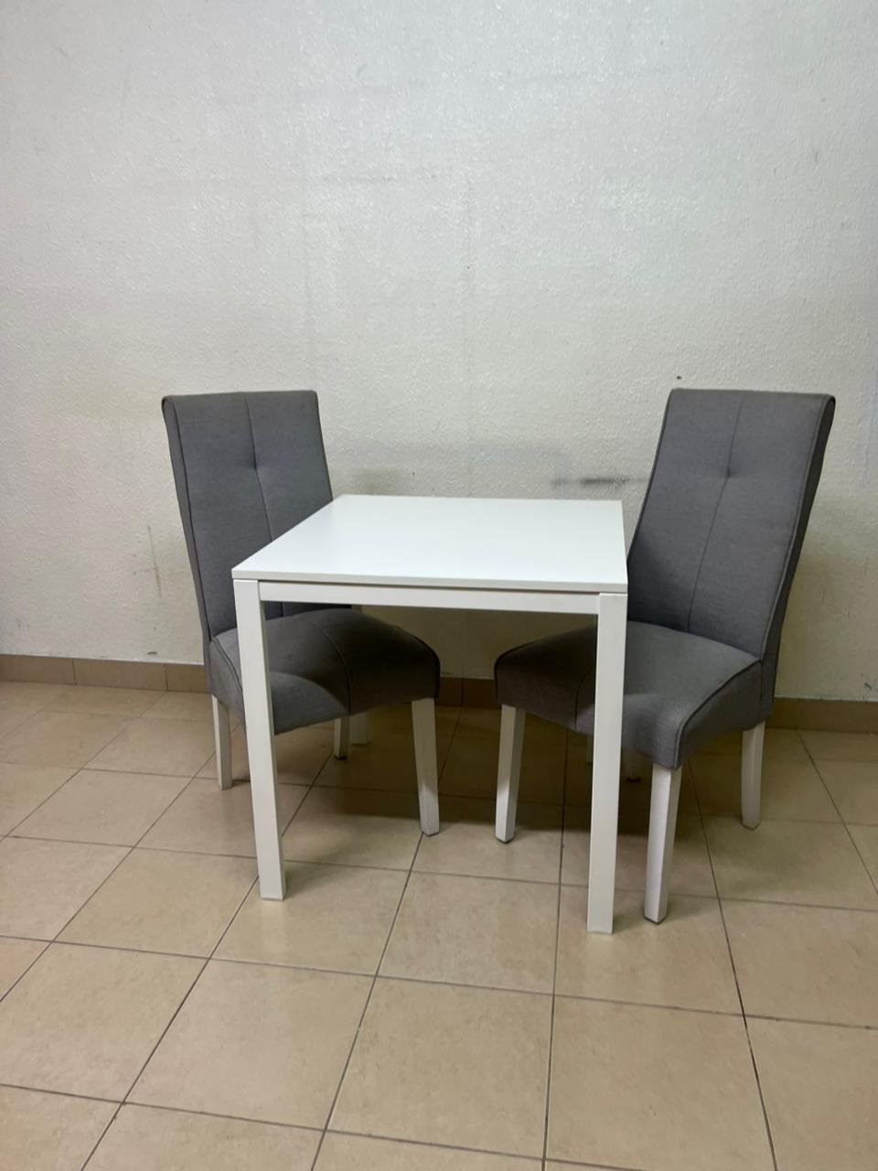 A square white dining table with two chairs - Image 4