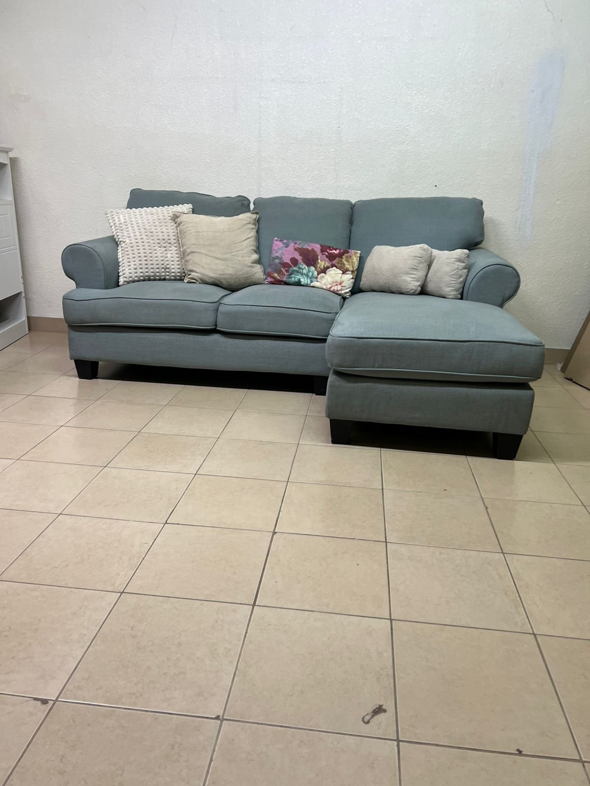This is a light blue fabric corner sofa featuring a comfortable design with various cushions. - Image 12