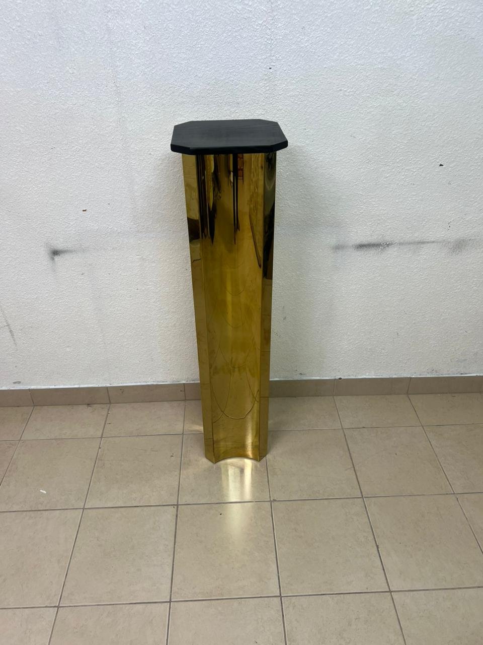 Modern Gold Pedestal Display Stand – Polished Hexagonal Column with Black Top for Sculptures, Plants & Home Decor - Image 2