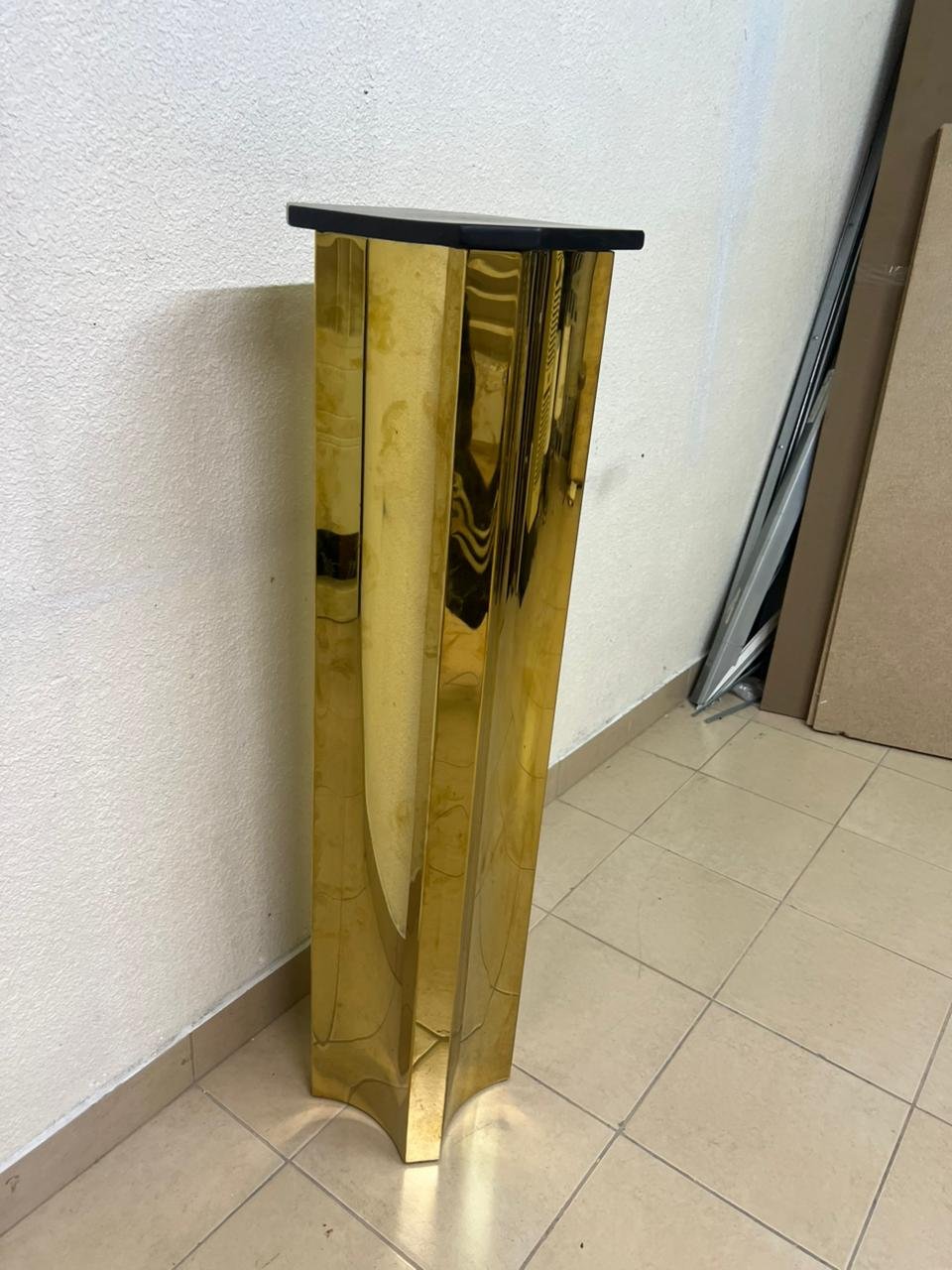 Modern Gold Pedestal Display Stand – Polished Hexagonal Column with Black Top for Sculptures, Plants & Home Decor - Image 3