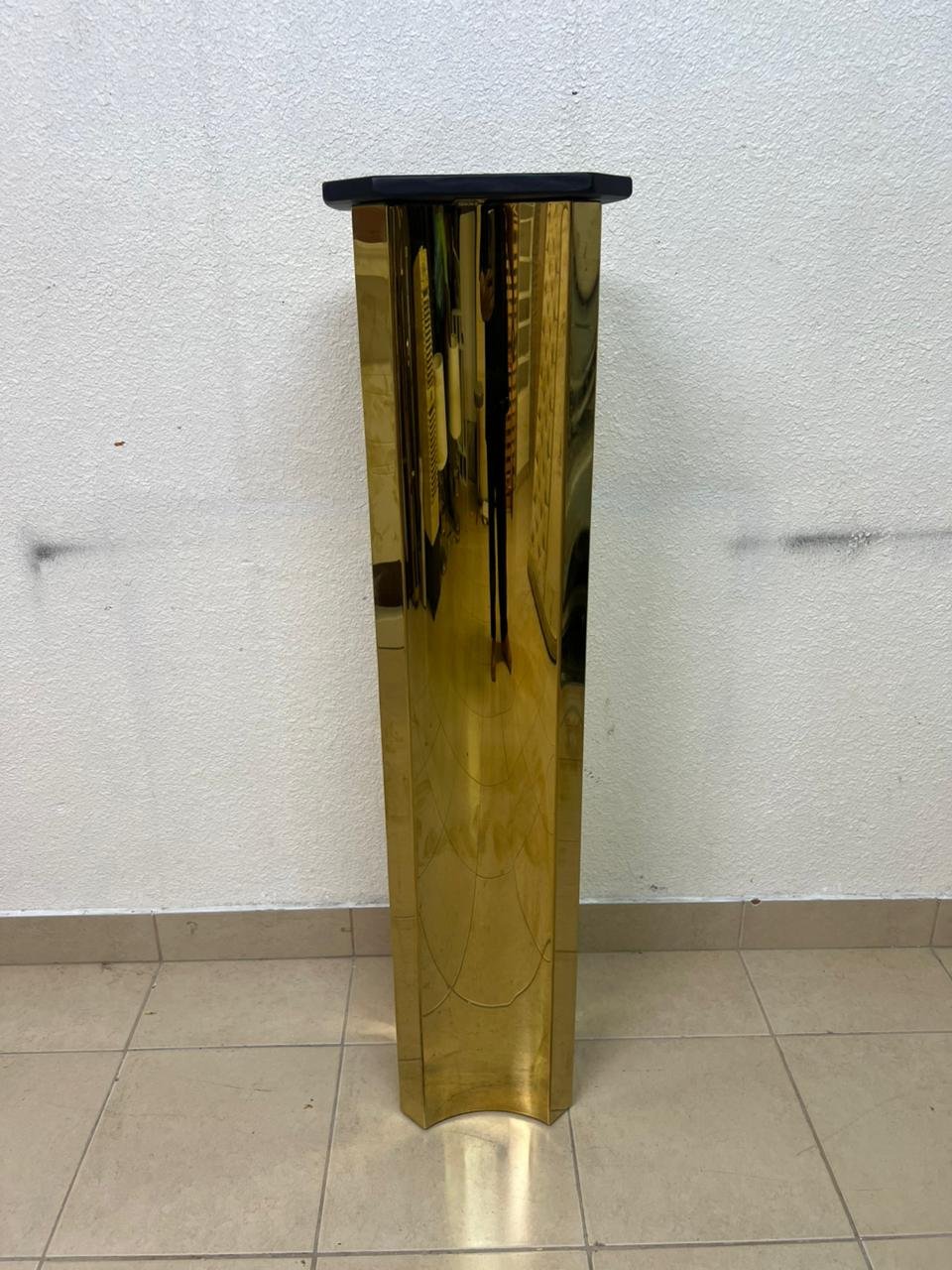 Modern Gold Pedestal Display Stand – Polished Hexagonal Column with Black Top for Sculptures, Plants & Home Decor - Image 5