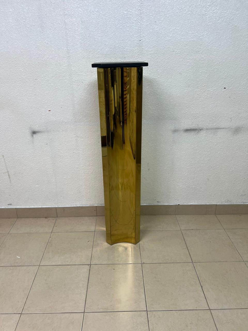 Modern Gold Pedestal Display Stand – Polished Hexagonal Column with Black Top for Sculptures, Plants & Home Decor - Image 6