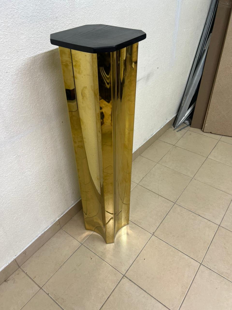 Modern Gold Pedestal Display Stand – Polished Hexagonal Column with Black Top for Sculptures, Plants & Home Decor - Image 8