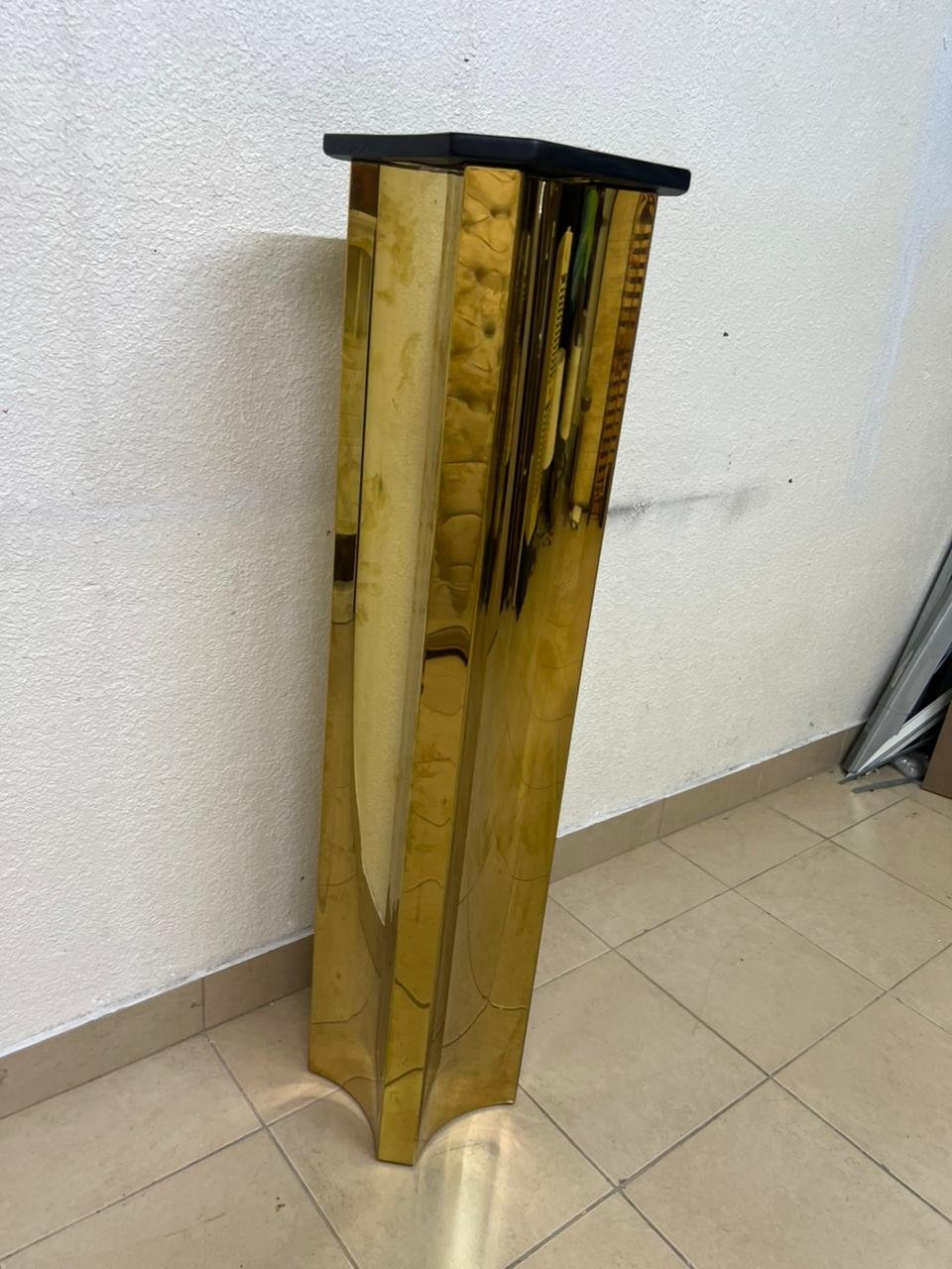 Modern Gold Pedestal Display Stand – Polished Hexagonal Column with Black Top for Sculptures, Plants & Home Decor - Image 9