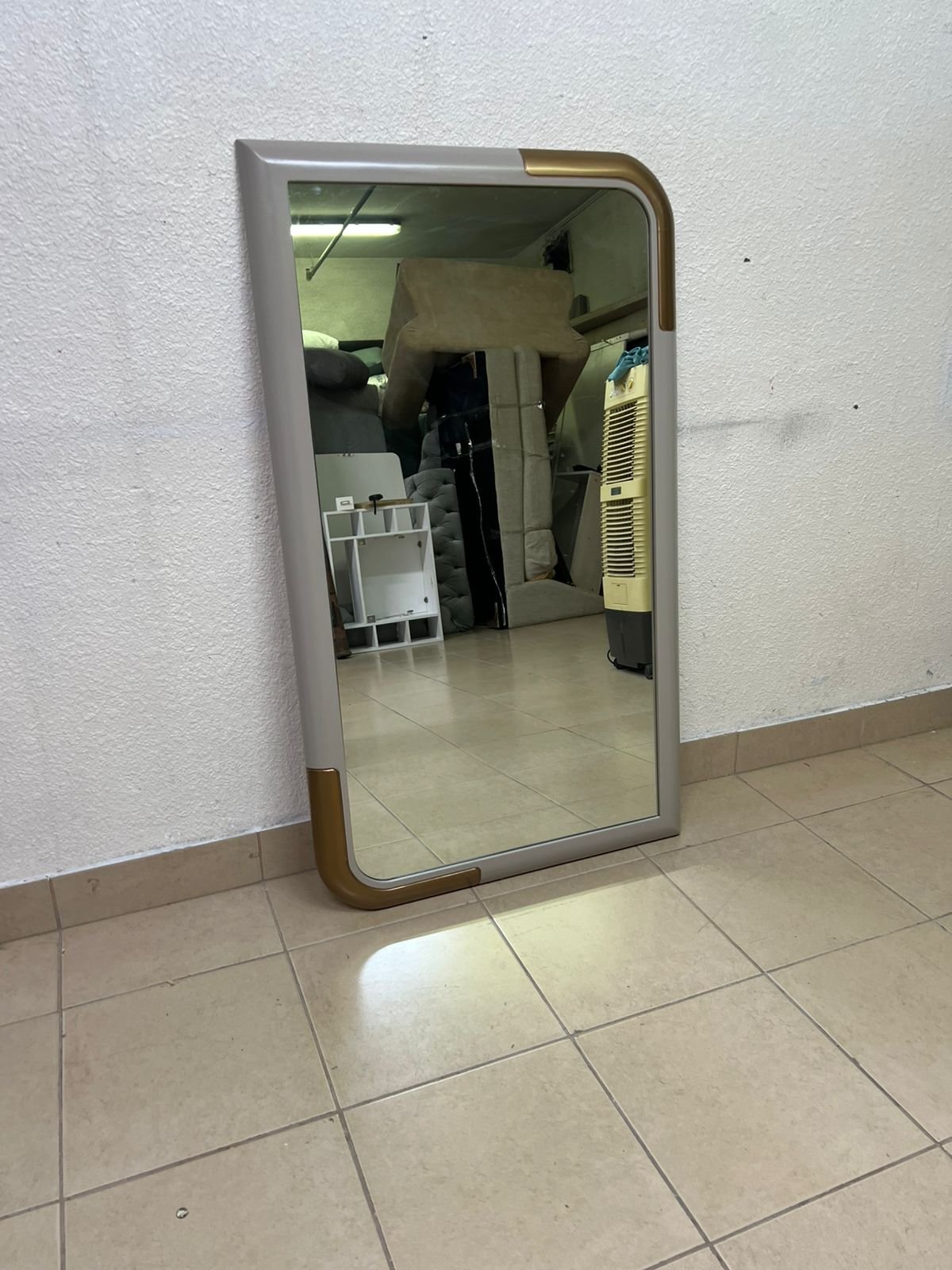 Modern Grey & Gold Framed Mirror – Contemporary Rounded Rectangular Mirror with Gold Corner Accents for Living Room & Bedroom - Image 3