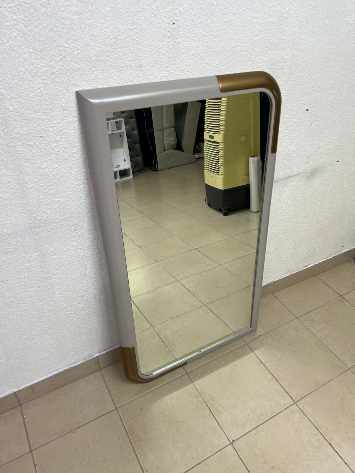 Modern Grey & Gold Framed Mirror – Contemporary Rounded Rectangular Mirror with Gold Corner Accents for Living Room & Bedroom - Image 4