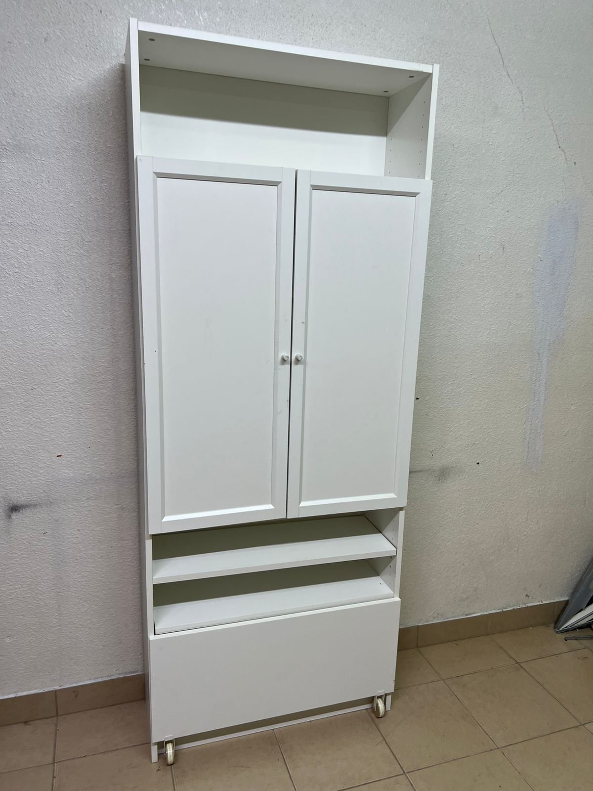 Modern White Storage Cabinet / Wardrobe with Top Shelf, Double Doors, Middle Display Shelf & Rolling Bottom Drawer – Freestanding Organizer for Bedroom, Living Room & Office