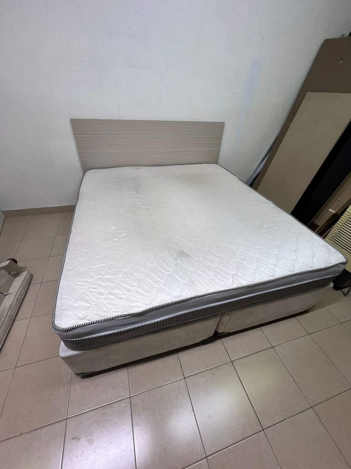 Modern Light Wood Bed Frame with Headboard & White Quilted Mattress – Complete Divan Bed Set with Grey Base for Bedroom & Guest Room - Image 2