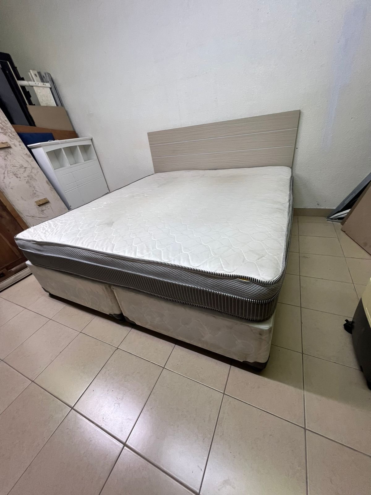 Modern Light Wood Bed Frame with Headboard & White Quilted Mattress – Complete Divan Bed Set with Grey Base for Bedroom & Guest Room