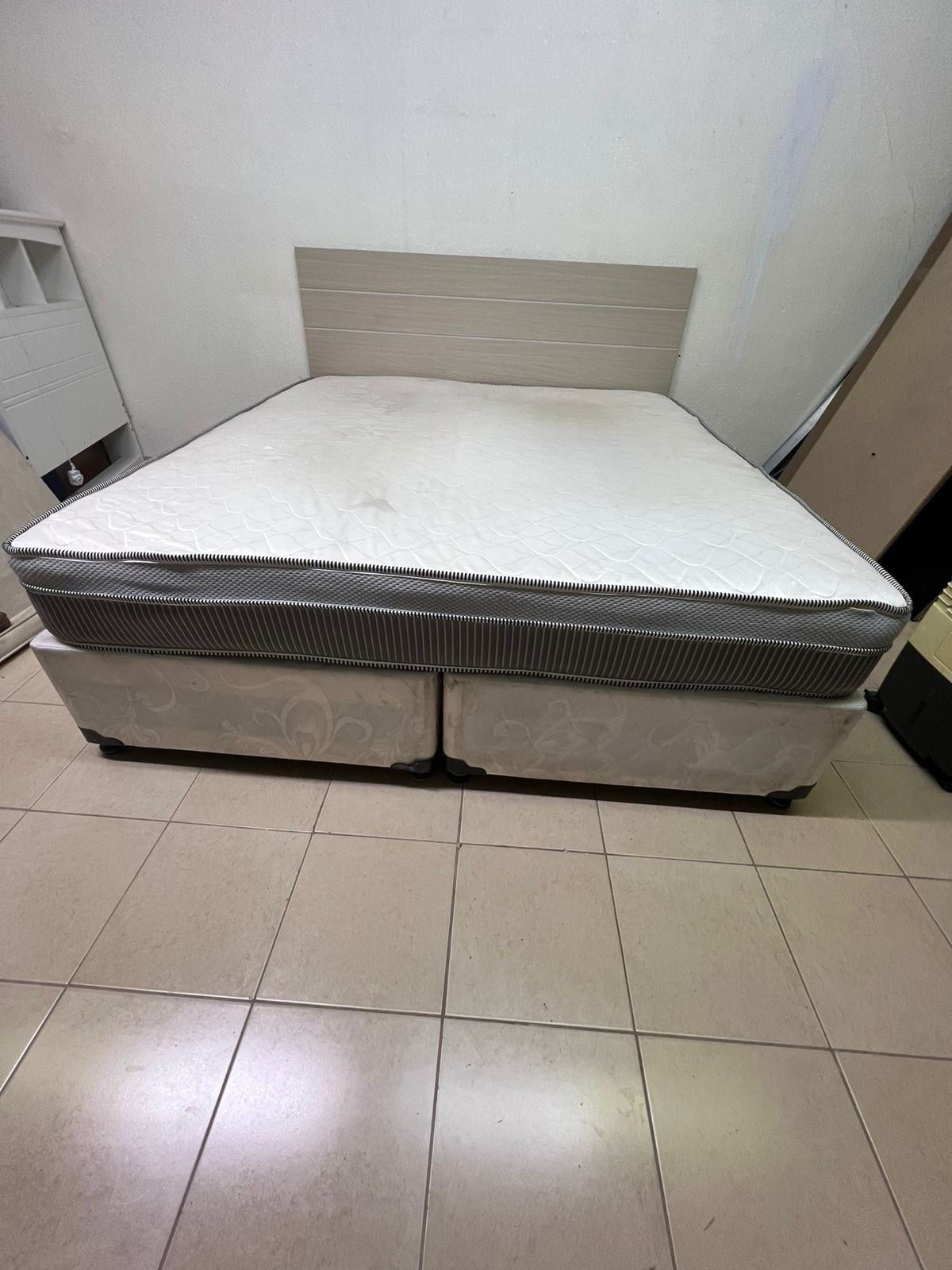 Modern Light Wood Bed Frame with Headboard & White Quilted Mattress – Complete Divan Bed Set with Grey Base for Bedroom & Guest Room - Image 5