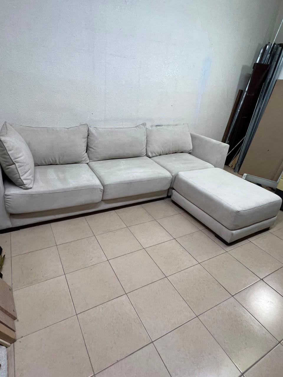 Modern Cream Fabric L-Shaped Sectional Sofa with Ottoman – Plush 3-Seater Couch with Fluffy Back Cushions & Solid Base for Living Room & Apartments