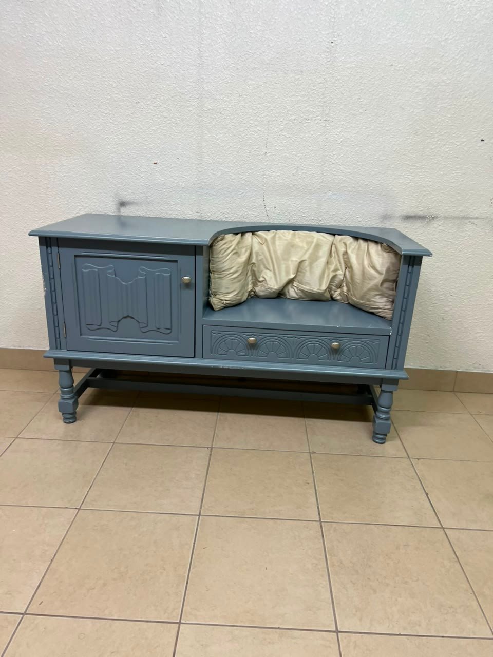 Classic Vintage Blue Storage Bench / Entryway Seat – Antique Style with Ornate Cabinet, Carved Drawer & Cream Cushion - Image 3